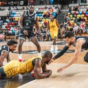 London Lions and Manchester Giants battle for the ball. Image: British Basketball League